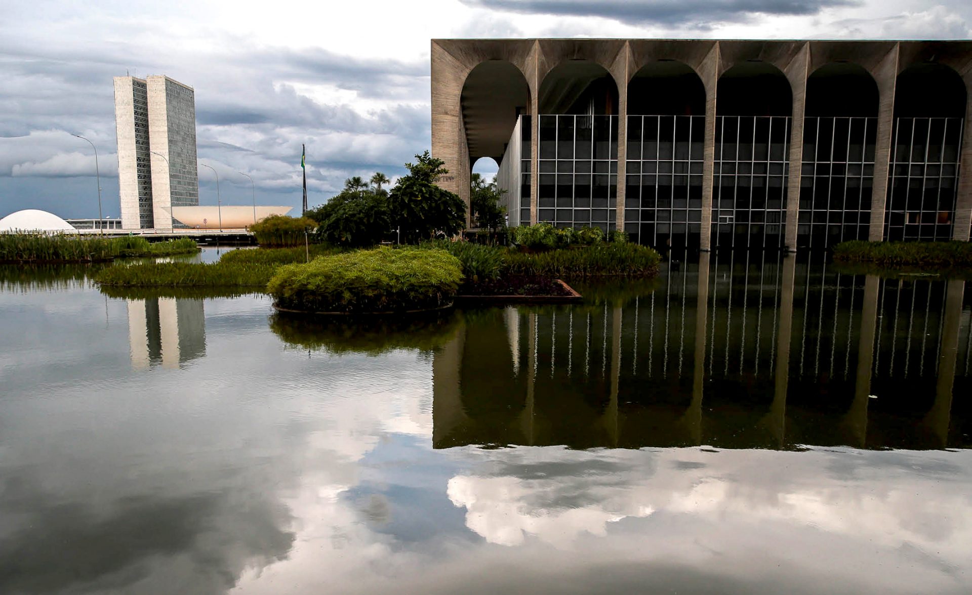Real fraco pode prejudicar diplomacia brasileira no mundo