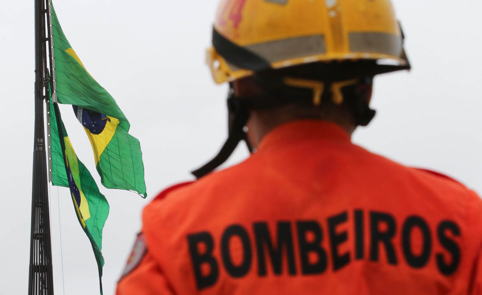 Bombeiros do Distrito Federal condecoram Ricardo Salles