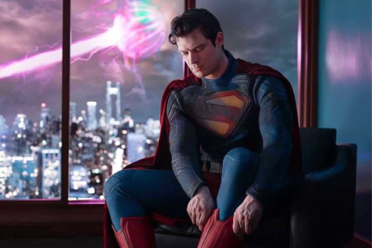 Super-Homem: David Corenswet comemora fim das filmagens com bolo