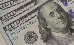 Dólar bate R$ 6 e oscila com incertezas no pacote fiscal