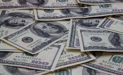 Dólar rompe barreira dos R$ 6 enquanto Ibovespa sente pressão negativa
