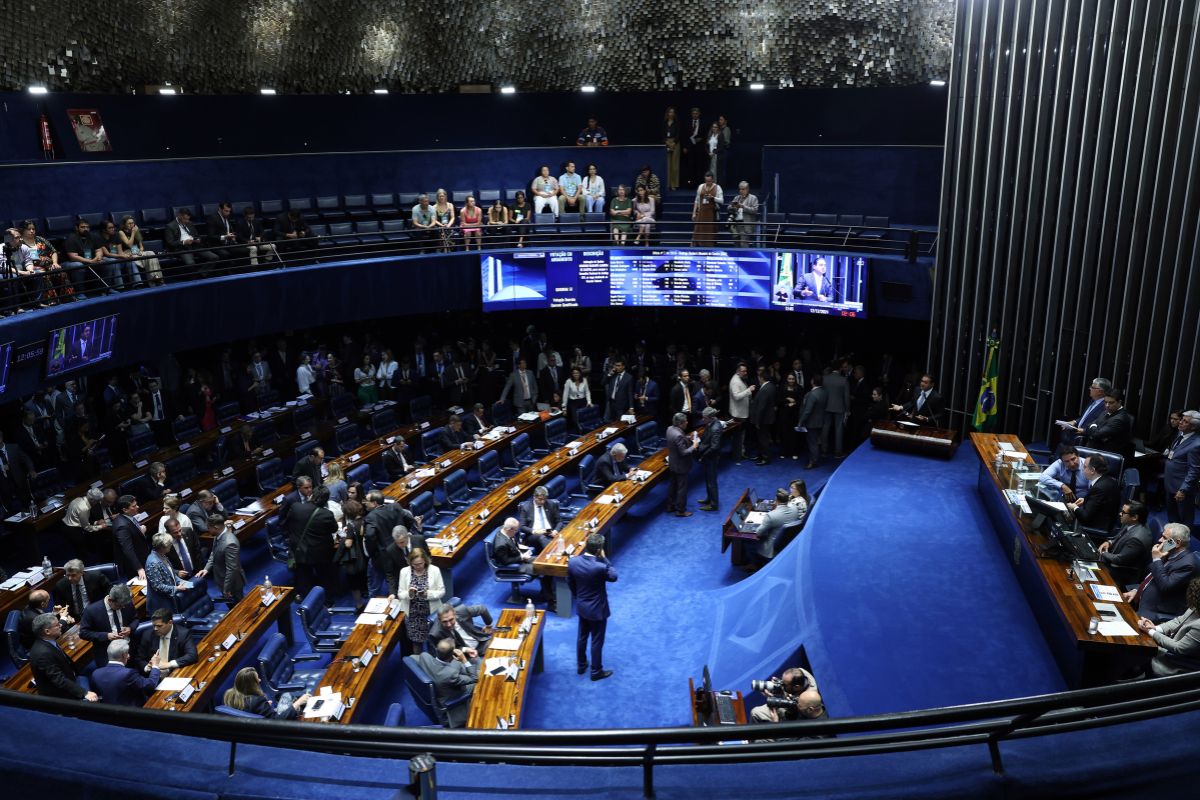 Com mudanças no "imposto do pecado", Senado dá passo decisivo na reforma tributária