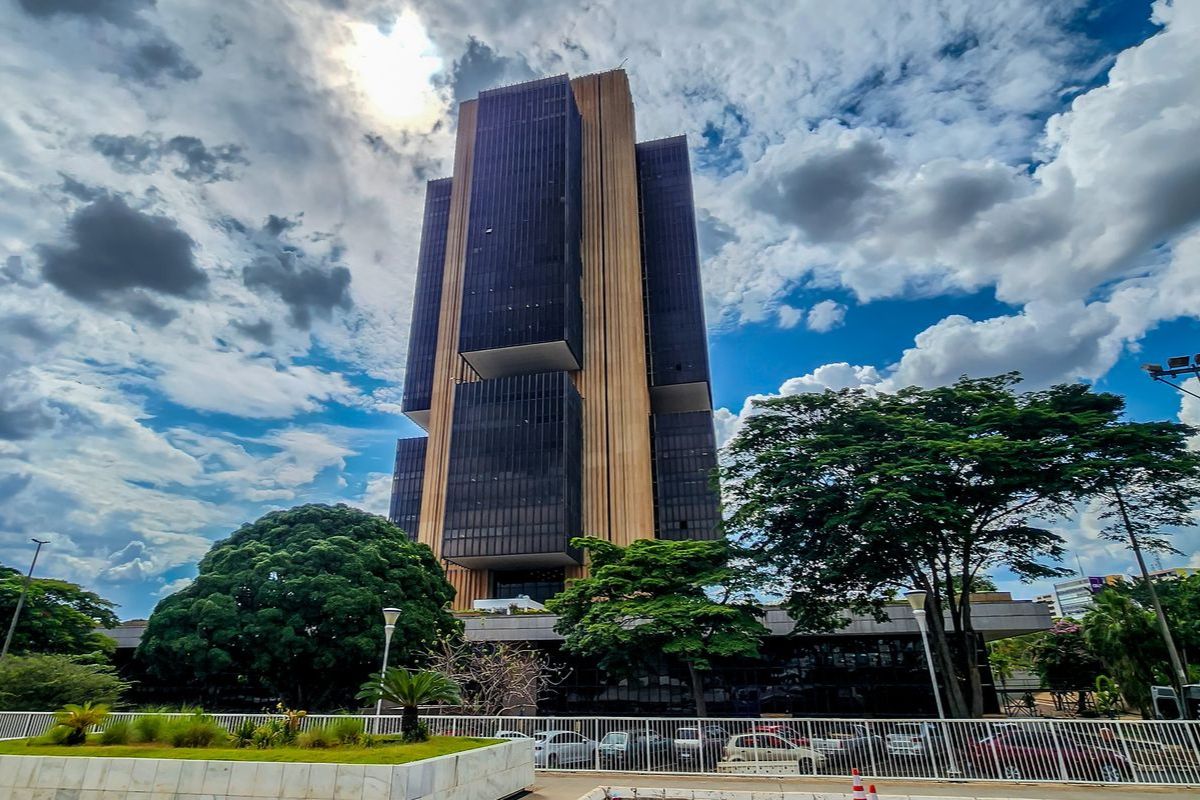 Brasil registra déficit bilionário nas contas externas; entenda os motivos