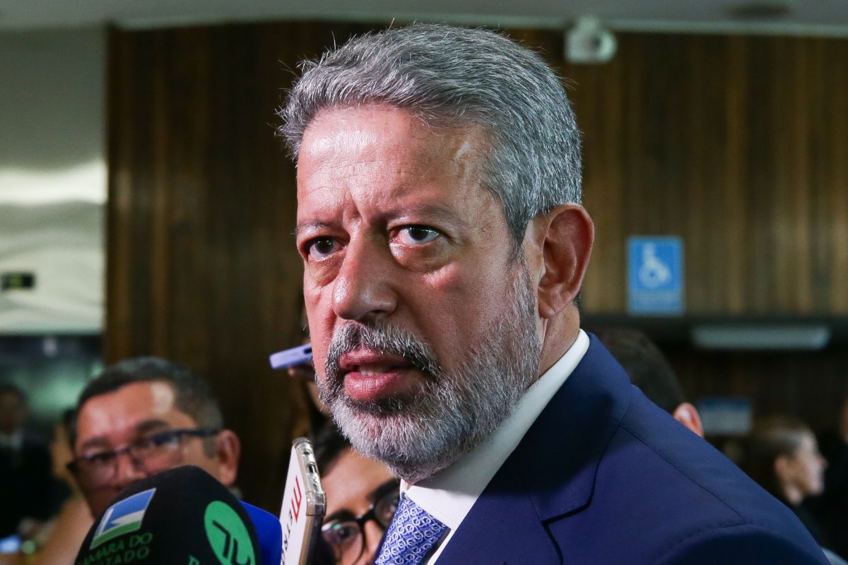 Hugo Motta define Arthur Lira como relator do novo IR e projeto pode ser modificado
