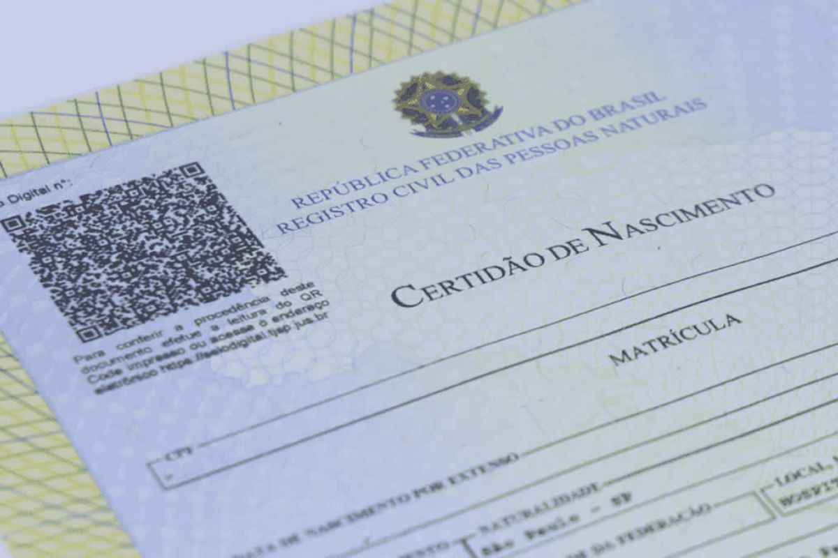 Projeto de lei exige que pai ausente se identifique ou faça exame de DNA