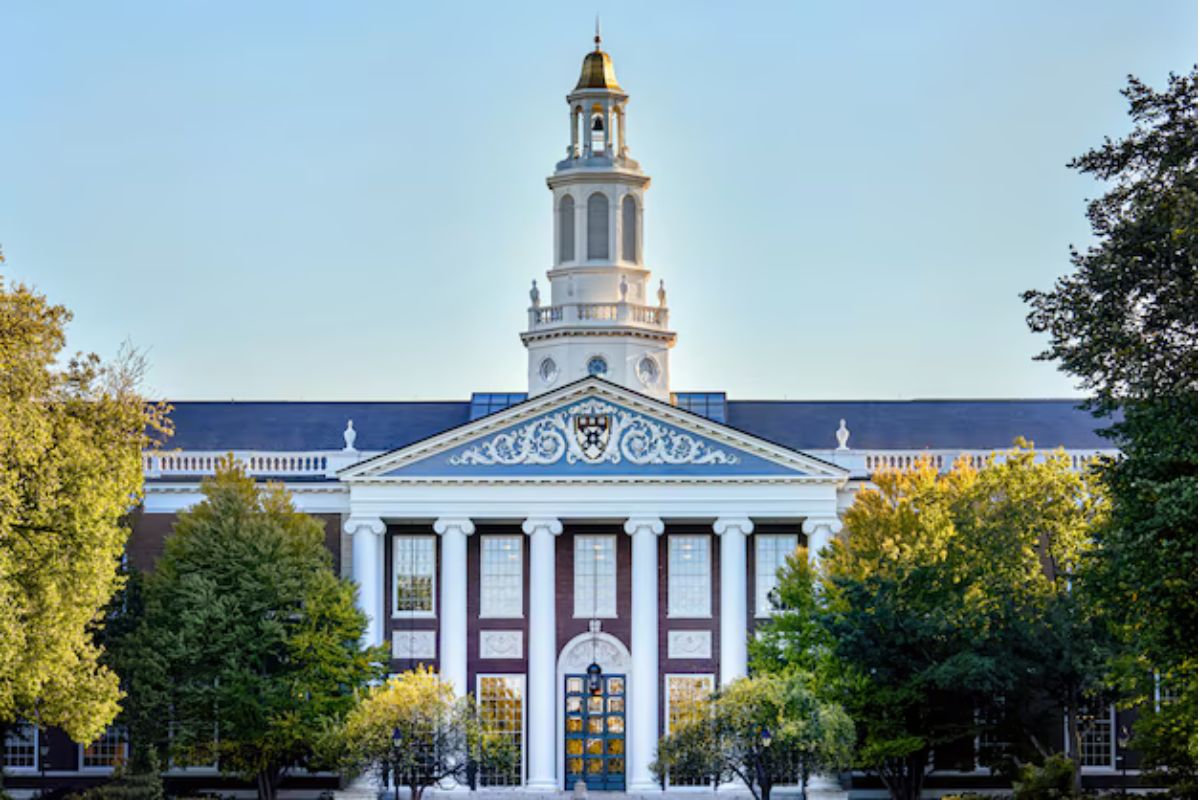 Justiça impede tentativa de Trump de barrar estrangeiros em Harvard