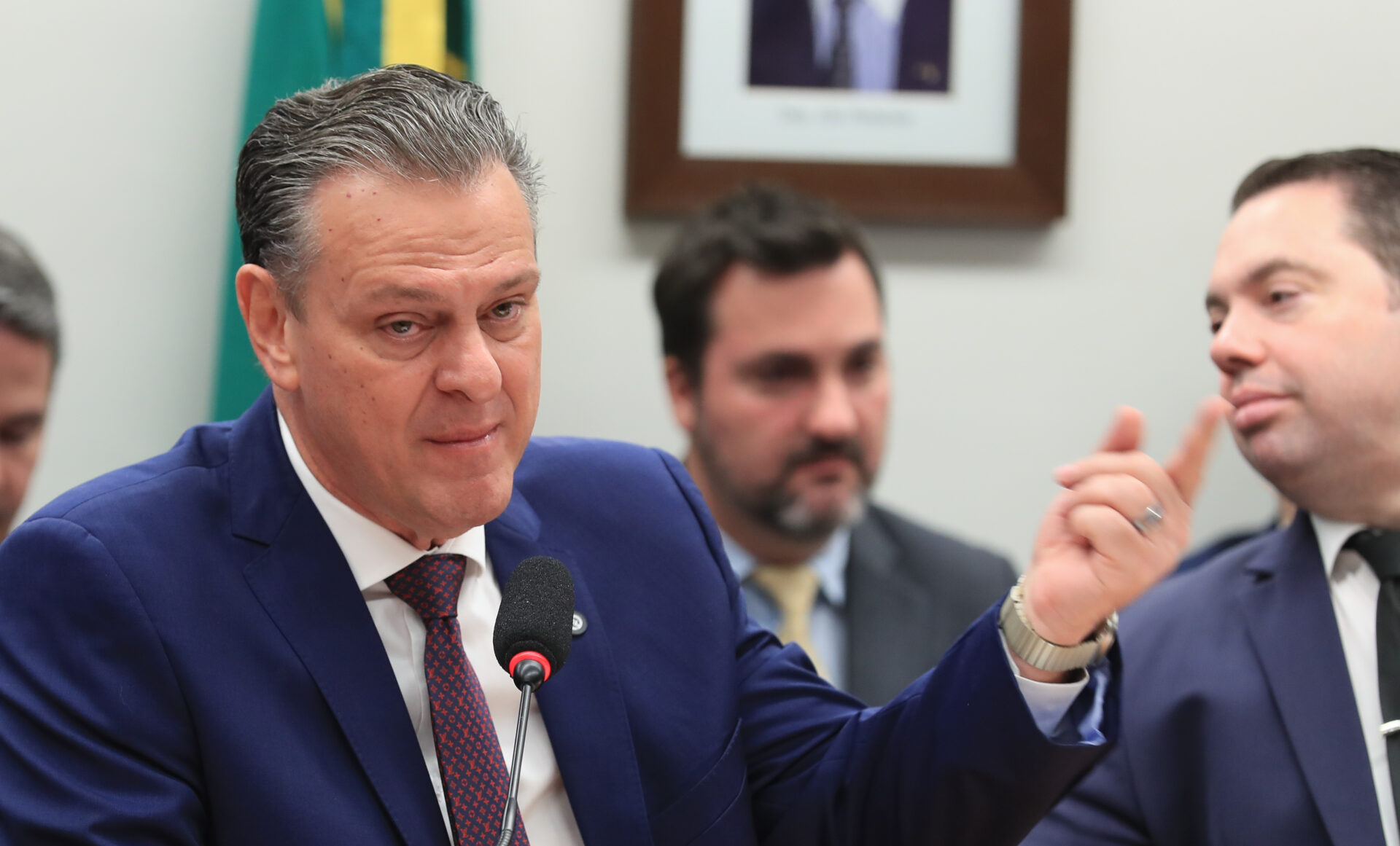 Ministro da agricultura garante que surto de gripe aviária foi controlado no Sul