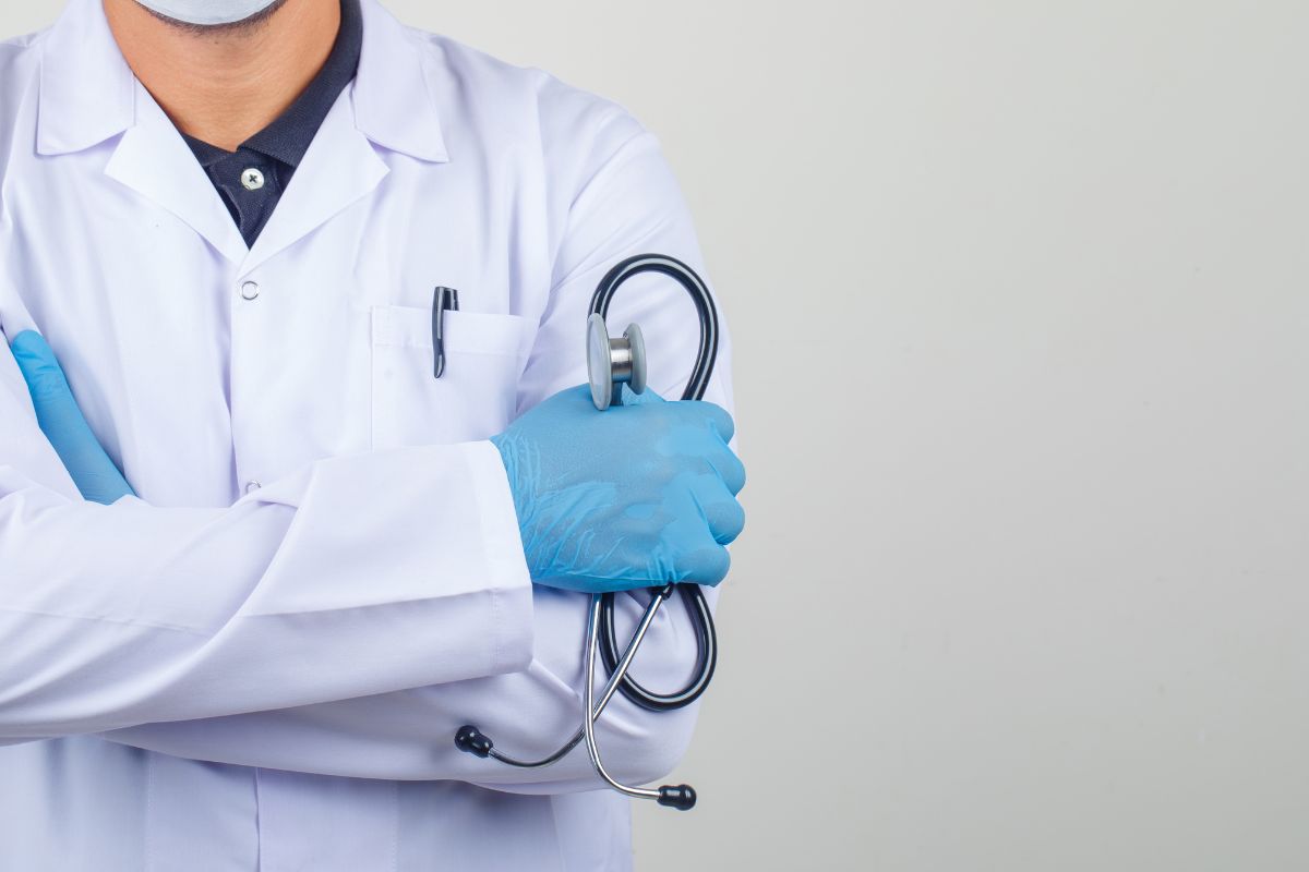 Câmara aprova urgência para projeto que cria exame nacional para médicos