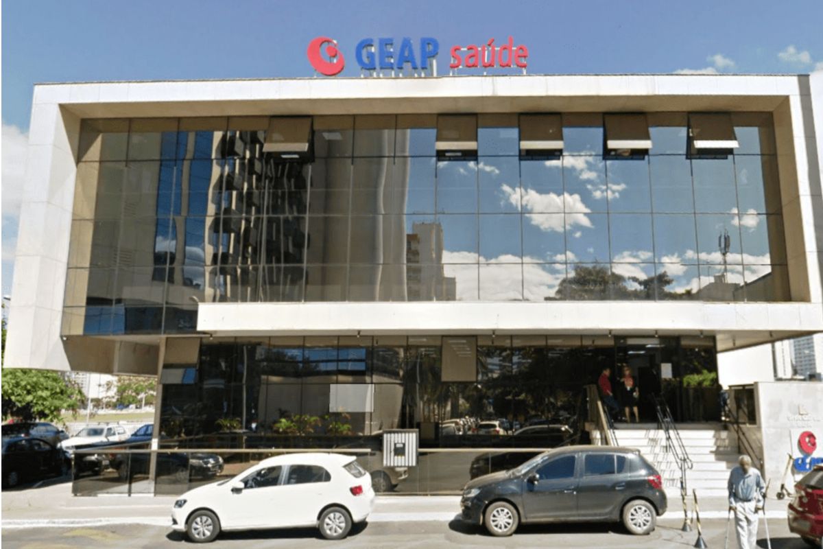 GEAP alicia prefeitos e firma contratos sem licitação